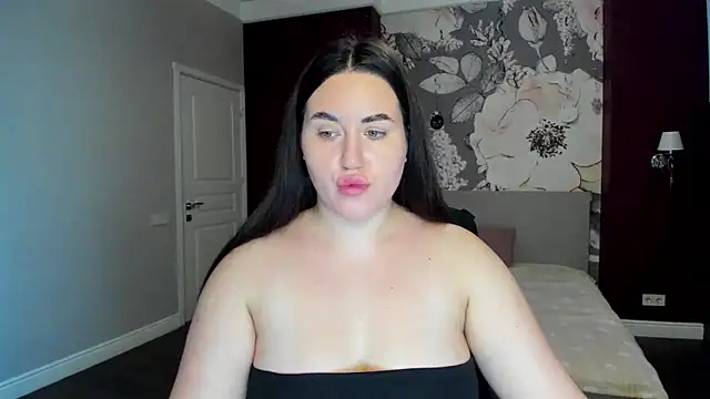 Roxie Bradley online show from December 23, 6:34 am