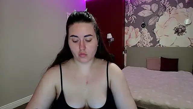 Roxie Bradley online show from March 30, 5:42 am