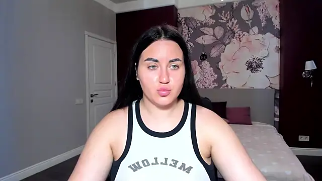 Roxie Bradley online show from September 9, 5:50 am