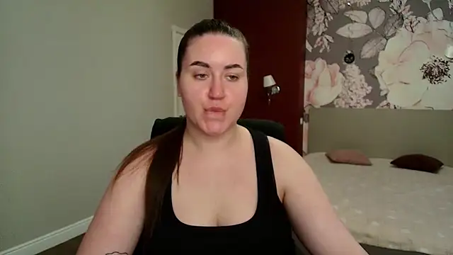Roxie Bradley online show from April 24, 5:42 am