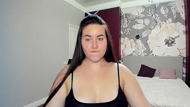 Roxie Bradley online show from November 20, 6:58 am