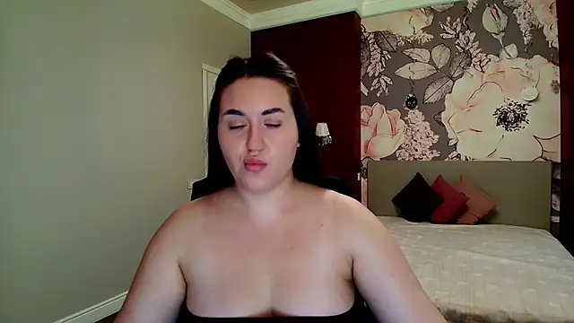 Roxie Bradley online show from September 29, 5:58 am