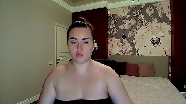 Roxie Bradley online show from September 30, 6:19 am