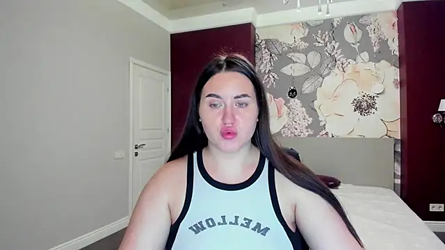 Roxie Bradley online show from October 17, 5:44 am