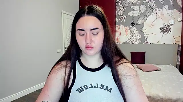 Roxie Bradley online show from February 24, 6:58 am