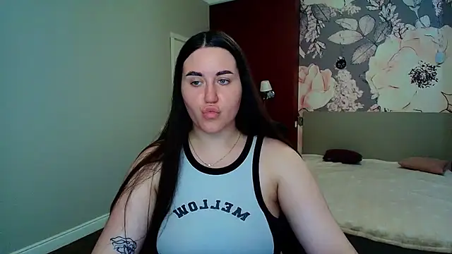 Snapshot of Roxie_Bradley chatting on July 1, 5:41 am Roxie Bradley online show from July 1, 5:41 am