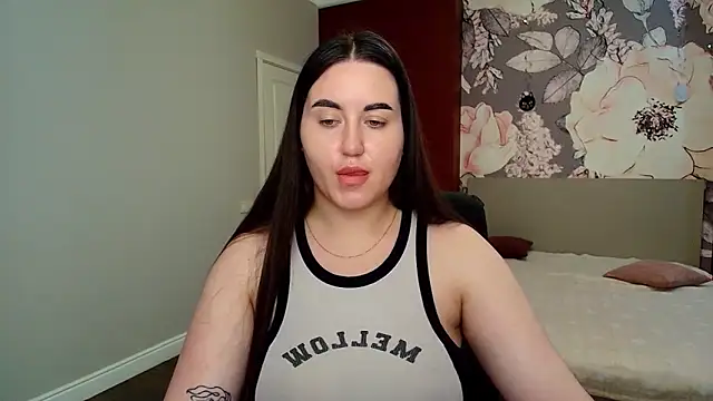 Snapshot of Roxie_Bradley chatting on June 16, 5:51 am Roxie Bradley online show from June 16, 5:51 am