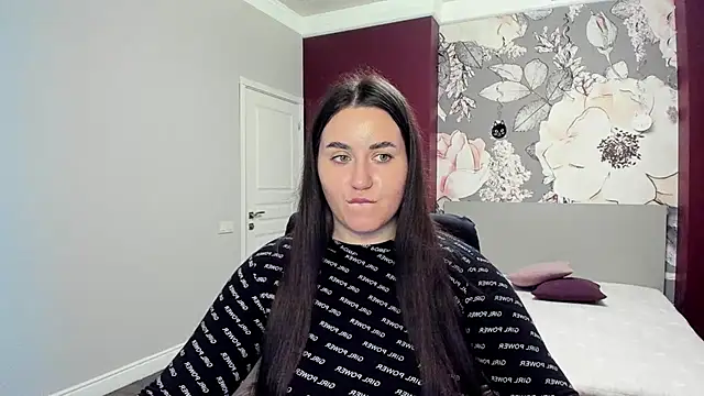 Roxie Bradley online show from October 10, 6:03 am