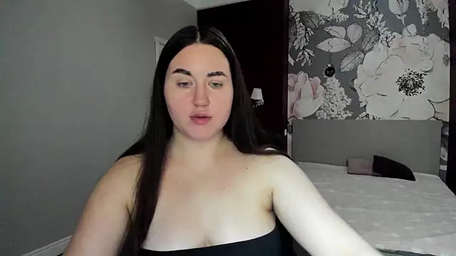 Roxie Bradley online show from January 9, 7:04 am