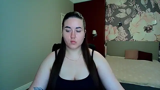 Snapshot of Roxie_Bradley chatting on July 13, 5:40 am Roxie Bradley online show from July 13, 5:40 am