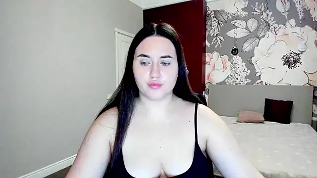 Roxie Bradley online show from February 16, 6:56 am