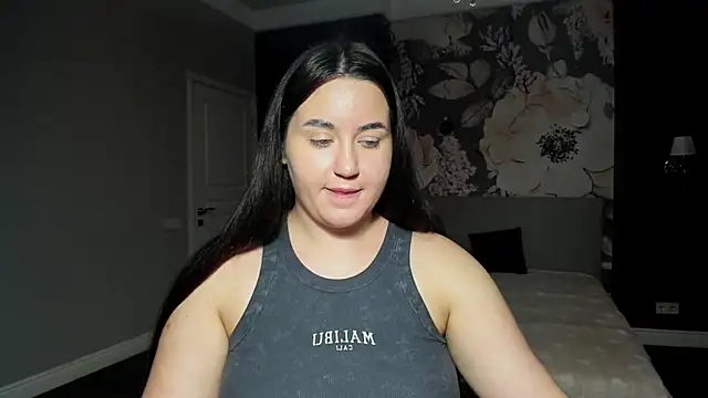 Roxie Bradley online show from December 20, 6:49 am