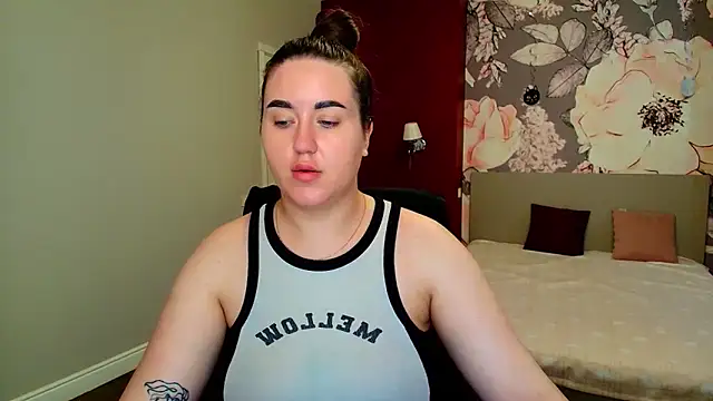 Snapshot of Roxie_Bradley chatting on June 18, 5:39 am Roxie Bradley online show from June 18, 5:39 am