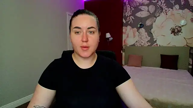 Roxie Bradley online show from May 9, 5:55 am