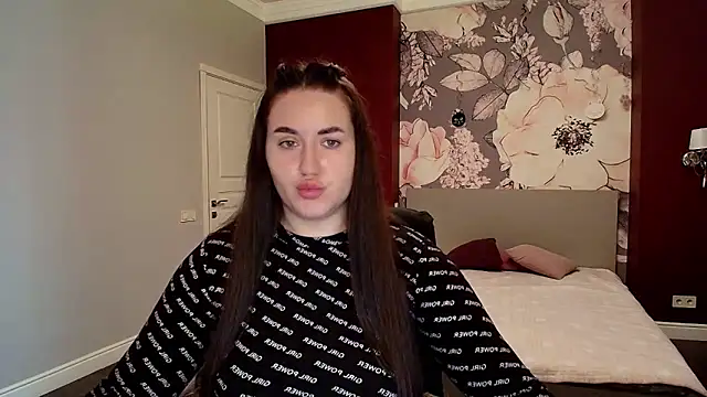 Roxie Bradley online show from October 6, 5:41 am