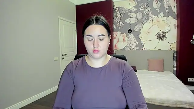 Roxie Bradley online show from November 11, 6:41 am