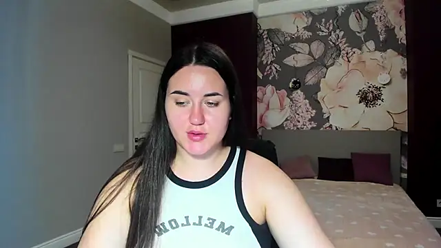 Roxie Bradley online show from September 18, 5:43 am