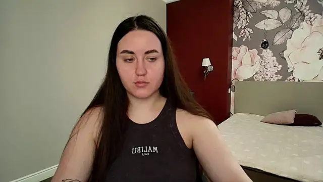 Roxie Bradley online show from March 20, 6:47 am