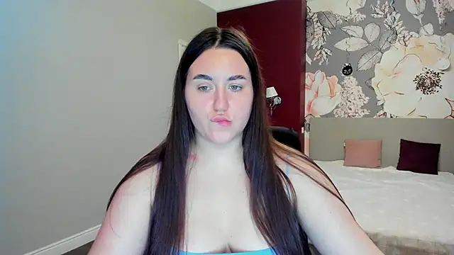 Roxie Bradley online show from November 18, 7:11 am