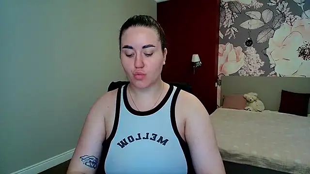 Snapshot of Roxie_Bradley chatting on July 7, 5:54 am Roxie Bradley online show from July 7, 5:54 am
