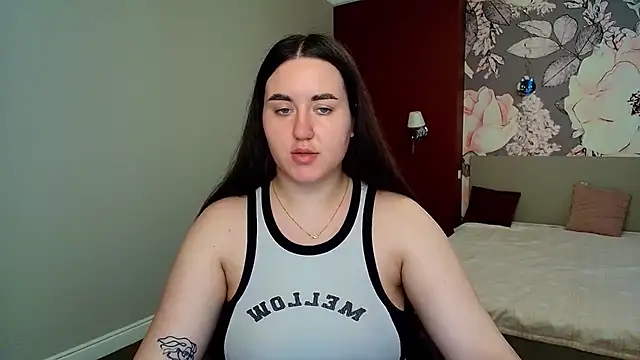 Snapshot of Roxie_Bradley chatting on July 8, 5:41 am Roxie Bradley online show from July 8, 5:41 am