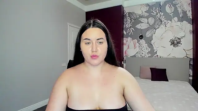 Roxie Bradley online show from December 19, 6:49 am