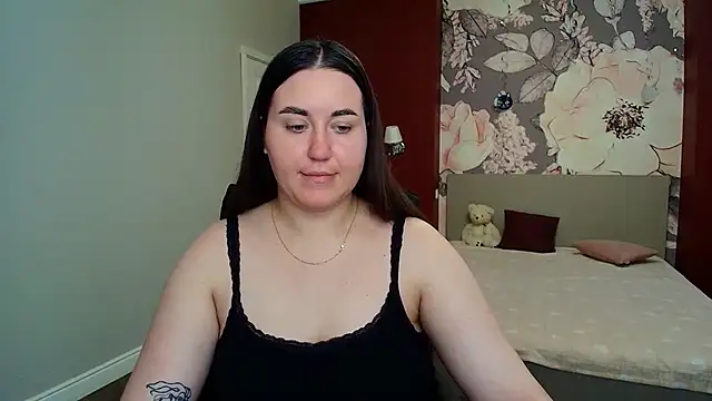 Snapshot of Roxie_Bradley chatting on July 15, 5:47 am Roxie Bradley online show from July 15, 5:47 am