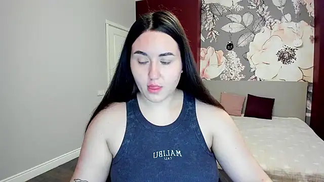 Roxie Bradley online show from February 9, 6:44 am