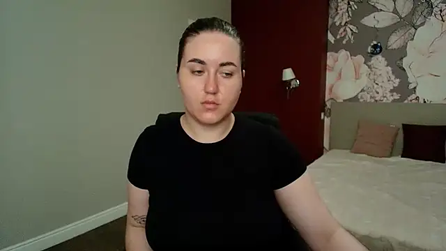 Roxie Bradley online show from May 13, 5:47 am