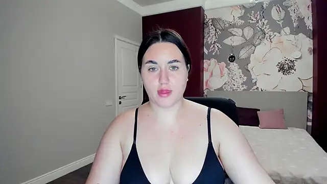 Roxie Bradley online show from November 25, 6:47 am