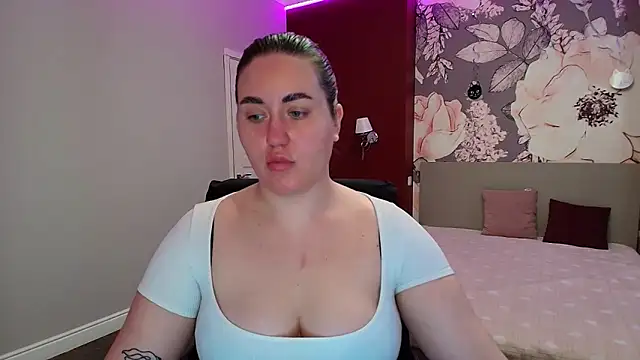 Roxie Bradley online show from March 28, 6:58 am