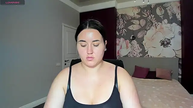 Roxie Bradley online show from September 16, 7:31 am