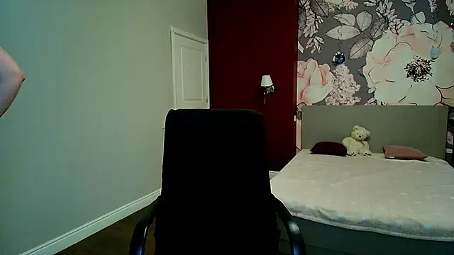Snapshot of Roxie_Bradley chatting on July 10, 5:51 am Roxie Bradley online show from July 10, 5:51 am