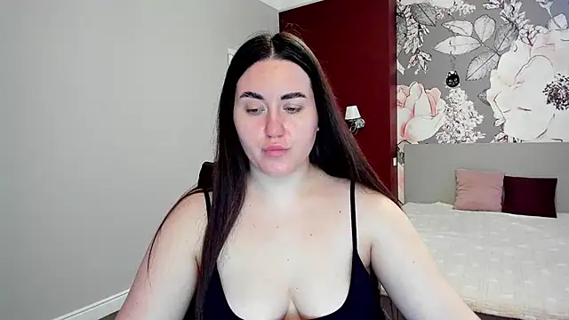 Roxie Bradley online show from March 11, 6:40 am