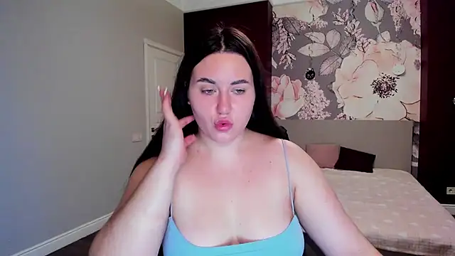 Roxie Bradley online show from December 4, 6:45 am