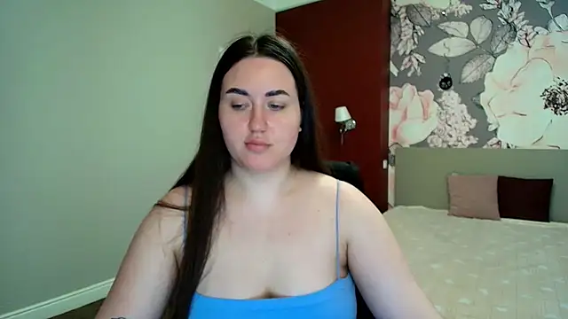 Roxie Bradley online show from April 9, 5:42 am