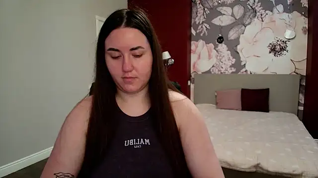 Roxie Bradley online show from April 13, 5:44 am