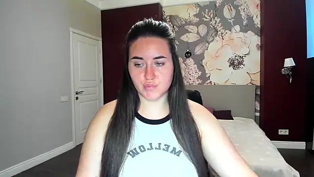 Roxie Bradley online show from September 11, 6:02 am