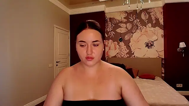 Roxie Bradley online show from September 24, 5:47 am