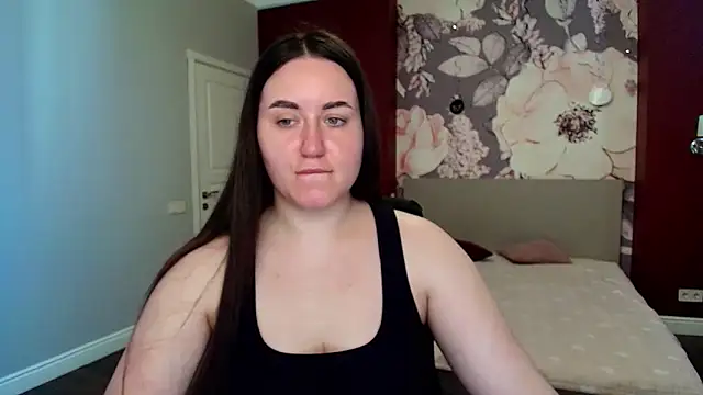 Roxie Bradley online show from April 22, 5:58 am
