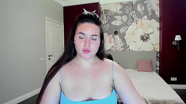 Roxie Bradley online show from November 27, 6:58 am