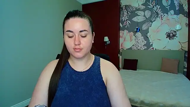 Roxie Bradley online show from May 25, 6:01 am
