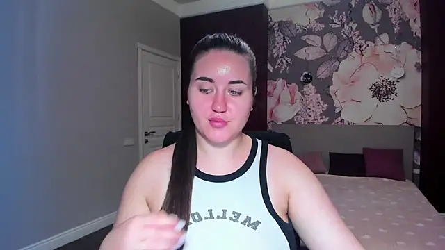 Roxie Bradley online show from September 19, 5:55 am