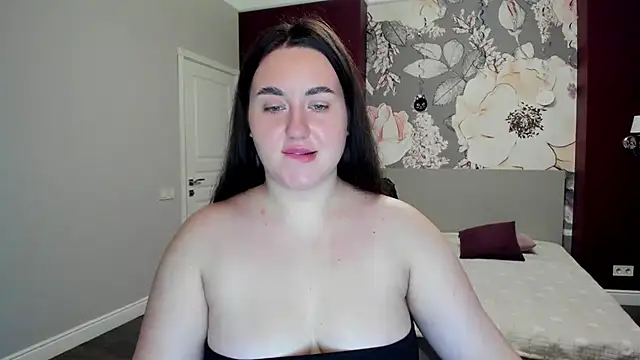 Roxie Bradley online show from November 29, 6:35 am