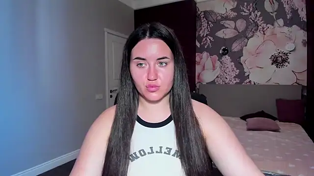 Roxie Bradley online show from September 17, 6:15 am