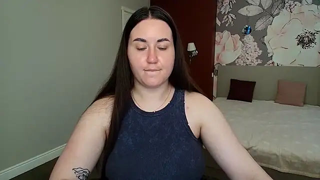 Roxie Bradley online show from June 2, 5:51 am