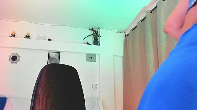 Sinthia Collins online show from April 11, 2:30 am