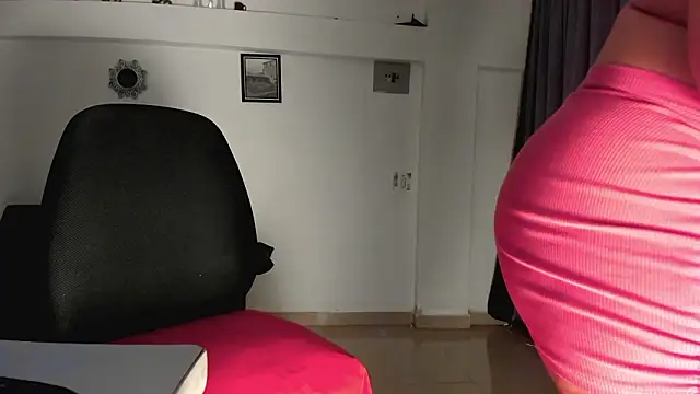 Sinthia Collins online show from March 18, 2:15 am