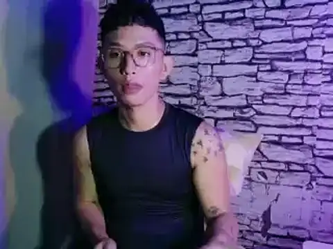 xlovercum online show from April 2, 3:30 pm