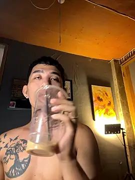 Snapshot of xlovercum chatting on January 14, 5:49 pm xlovercum online show from January 14, 5:49 pm